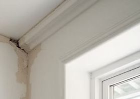 Can damaged cornice be repaired using traditional plaster restoration techniques