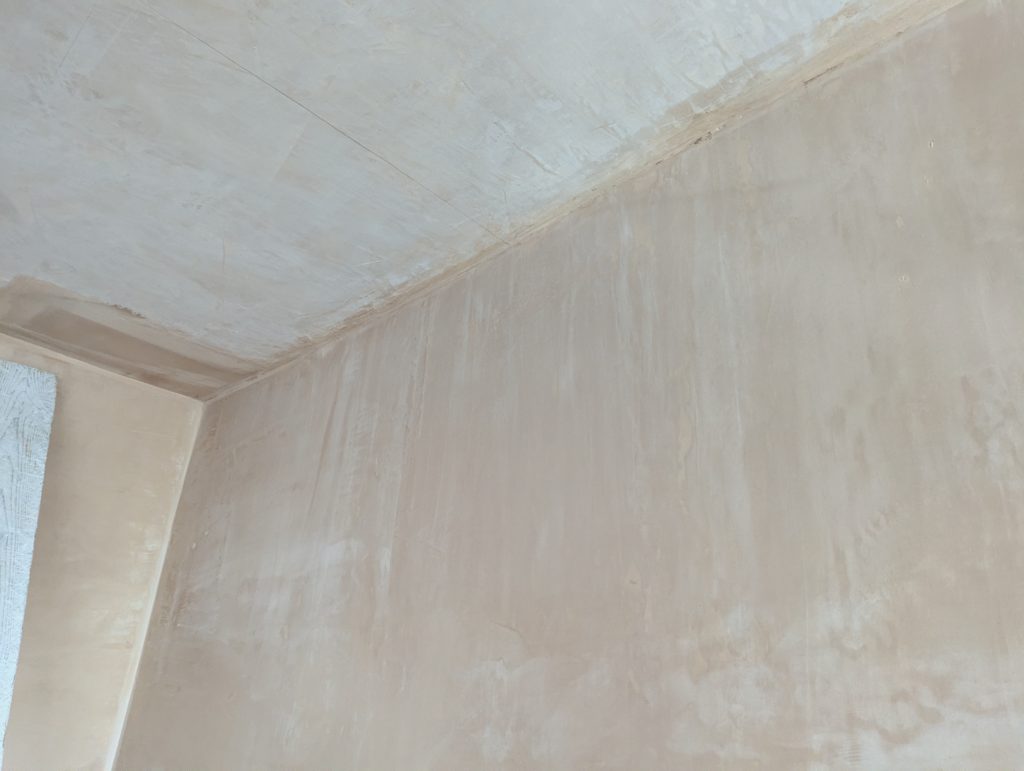 Ceiling detail before plaster cornice installation
